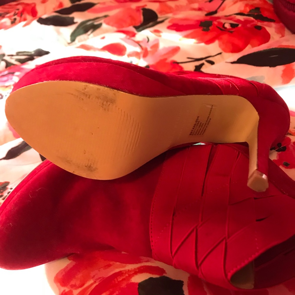 Shoes - Picture 3 of 4